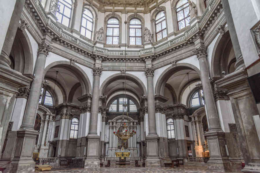 Italia - Venecia 149 - basílica de Santa María de la Salud.jpg